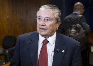 Zé Reinaldo repete Eduardo Braide e desinforma sobre concurso na Caema