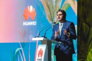Juscelino Filho se reúne com empresas de telecomunicações e defende taxação de big tech