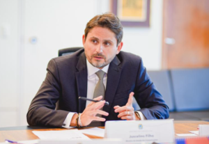 Juscelino quer cobrança antecipada por renovação da Estrada Carajás