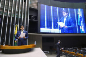 Sob relatoria de Juscelino Filho, Congresso aprova fundo eleitoral de R$ 5,7 bilhões para 2022