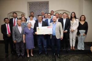 Com atraso, Dino começa a pagar emendas de deputados para Aldenora Bello