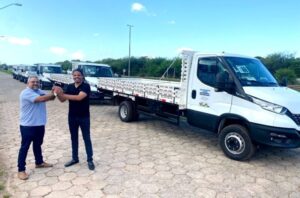 Luciano garante mais cinco caminhões para Pinheiro…