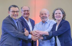 PT/PSB: “União para reconstruir o Brasil”, diz Lula após indicação de Alckmin como vice
