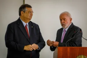 Flávio Dino no ES: Bom humor, Bíblia, família e liberdade