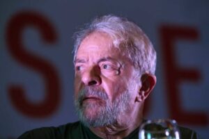 TRF-4 mantém condenação de Lula no caso do sítio de Atibaia