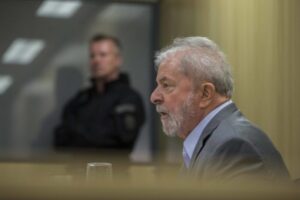 Após decisão do STF, defesa pede soltura imediata de Lula à Justiça Federal