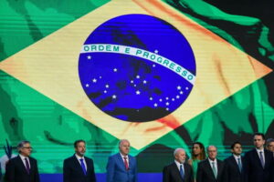 Lula é recebido com vaias e “fora Lula” e poucos o aplaudiram no eventos com prefeitos em Brasília… Assistam ao vídeo!!!