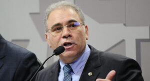 Cotada para comandar o Ministério da Saúde, cardiologista que defende isolamento e medidas técnicas recusa convite de Bolsonaro; Novo comandante da pasta é Marcelo Queiroga