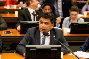 Caso de Polícia: Márcio Jerry pede liberdade de imprensa e acusa Bolsonaro de agredir a democracia