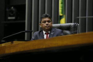 Antes de ganhar licitação de R$ 37 milhões de Dino, Grito fechou negócio com Jerry