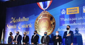 Em entrega de medalhas, Osmar Filho avalia legislatura da Câmara