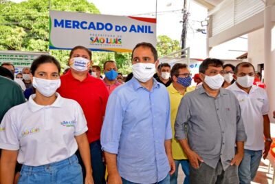 Edivaldo entrega novo Mercado do Anil