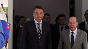 Derrotado na Câmara, Bolsonaro tenta lucrar politicamente com aprovação do Fundeb nas redes