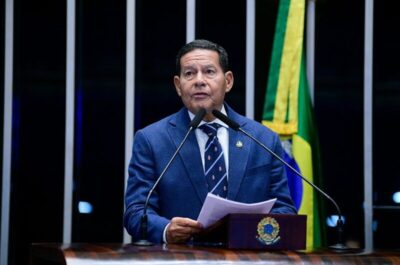 Mourão afirma que regime militar contribuiu para a democracia brasileira
