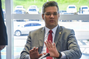 Neto Evangelista diz que cobrança sobre o VLT, promessa eleitoreira, é patética