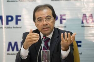 Paulo Gonet indica Nicolao, irmão de Dino, para procuradoria dos Direitos do Cidadão