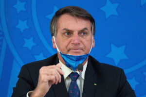 25 dos 27 governadores manterão restrições contra coronavírus mesmo após Bolsonaro pedir fim de isolamento