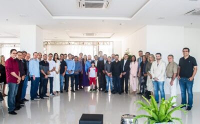 Othelino consolida reeleição durante almoço com 35 deputados