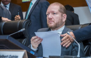 Em meio à votação das emendas impositivas e LOA, Alema dificulta cobertura da imprensa