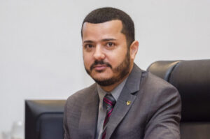 Pará Figueiredo propõe maior honraria do Legislativo ao pai, presidente do TJ