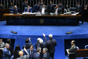 Senado derruba decreto pró-armas de Bolsonaro