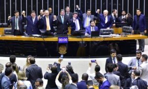 Reforma tributária poderá ser promulgada na quarta-feira, diz Lira