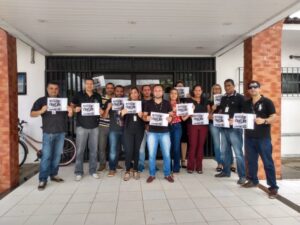 Auxiliares judiciários protestam contra extinção do cargo sem enquadramento na tabela de técnico
