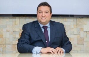 Bomfim manda PF devolver dólares apreendidos de Ravik Barros