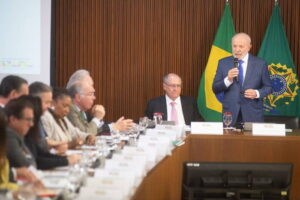 Humm!!! Lula decide devolver relógio de luxo após decisão do TCU