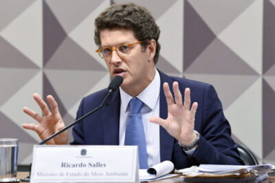 Salles não participou de reunião com madeireiras, diz relatório da PF