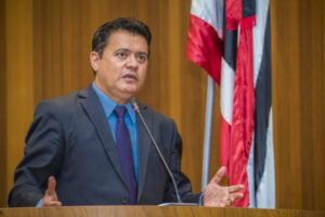 Rigo Teles mantém cunhado lotado no próprio gabinete na Alema