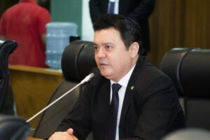 Ministério Público abre investigação sobre caso de nepotismo no gabinete de Rigo Teles