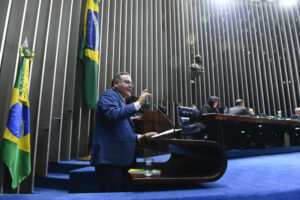 Pelo Maranhão, apenas Roberto Rocha votou a favor do decreto pró-armas