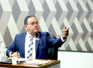 Entrada de Roberto Rocha no PTB expõe influência de Roberto Jefferson no partido, mesmo afastado pelo STF