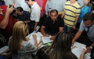 Desembargador manda Câmara afastar Rodrigo Oliveira da prefeitura