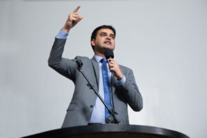 Rubens Júnior engana ao afirmar que não muda de partido