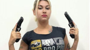 Ativista Sara Winter é presa pela Polícia Federal, em Brasília