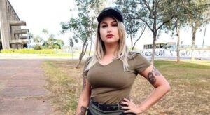 Extremista Sara Winter deixa prisão, mas com tornozeleira eletrônica