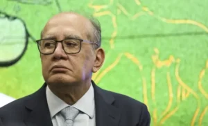 Se acham por culpa dos políticos que os endeusaram!!!! “Vocês não são onipotentes”, diz Roberto Freire a Gilmar sobre impeachment