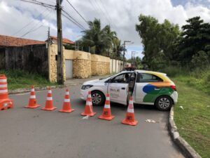 Sem anúncio prévio, PM e SMTT fecham acesso à Litorânea para conter coronavírus