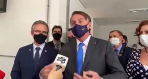 Bolsonaro ouviu gritos de ‘genocida’ antes de entrar em hospital e surtar contra jornalistas