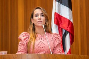 Deputada Thaiza sai em defesa de Flávio Dino e rebate fake news de Chapadinha: “injustiça e covardia”