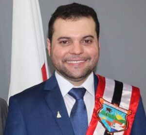 Prefeito de Trizidela do Vale tem 48h para exonerar a própria mãe