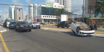 ASSISTA! Motorista capota carro na Avenida dos Holandeses, em São Luís