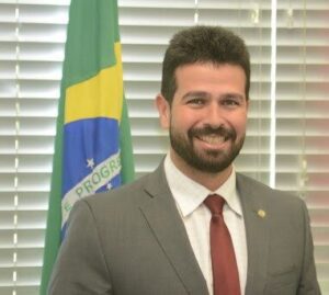 Deputado Gil Cutrim se desliga do PDT