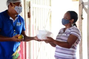 Na pandemia, 1ª cozinha quilombola do Brasil serve refeições gratuitas e estimula a agricultura familiar