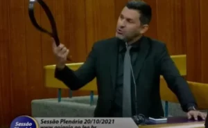 Barraco! Vereador ameaça colega com surra de cinto
