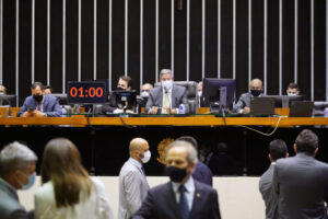 Maioria dos deputados do Maranhão votou pela abertura de escolas e faculdades durante a pandemia