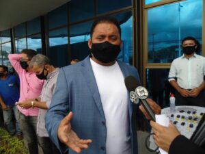 Para salvar candidatura, Weverton dá início a série de encontros políticos
