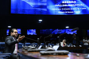 Para Weverton, reforma a Previdência vai economizar empobrecendo o povo